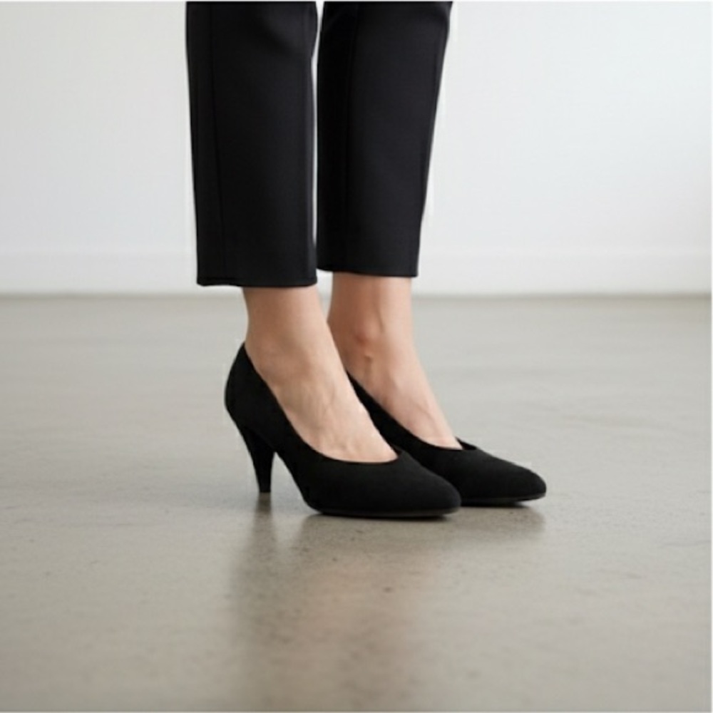 Vintage 1980s Charles Jourdan Paris black suede pumps, made in France - size 6